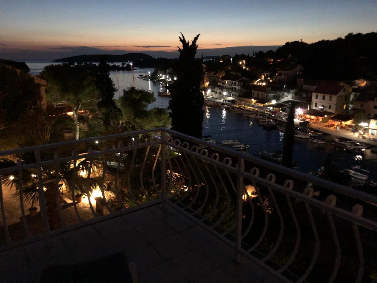 Apartment In Maslinica 70M From The Sea Dış mekan fotoğraf