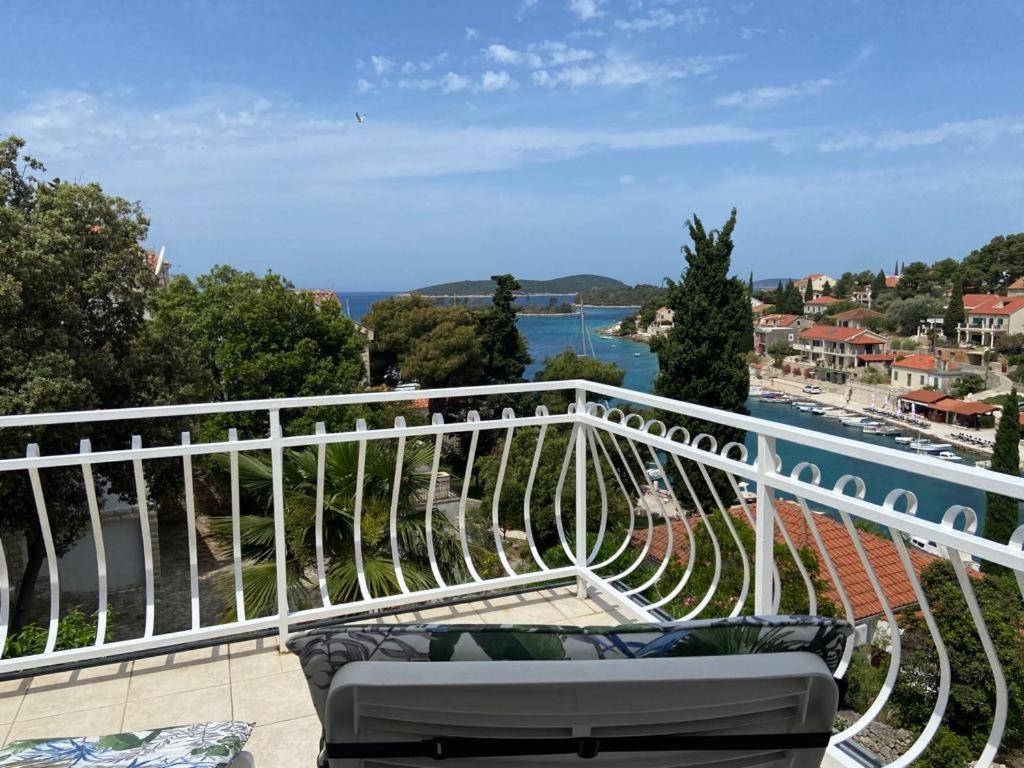 Apartment In Maslinica 70M From The Sea Dış mekan fotoğraf