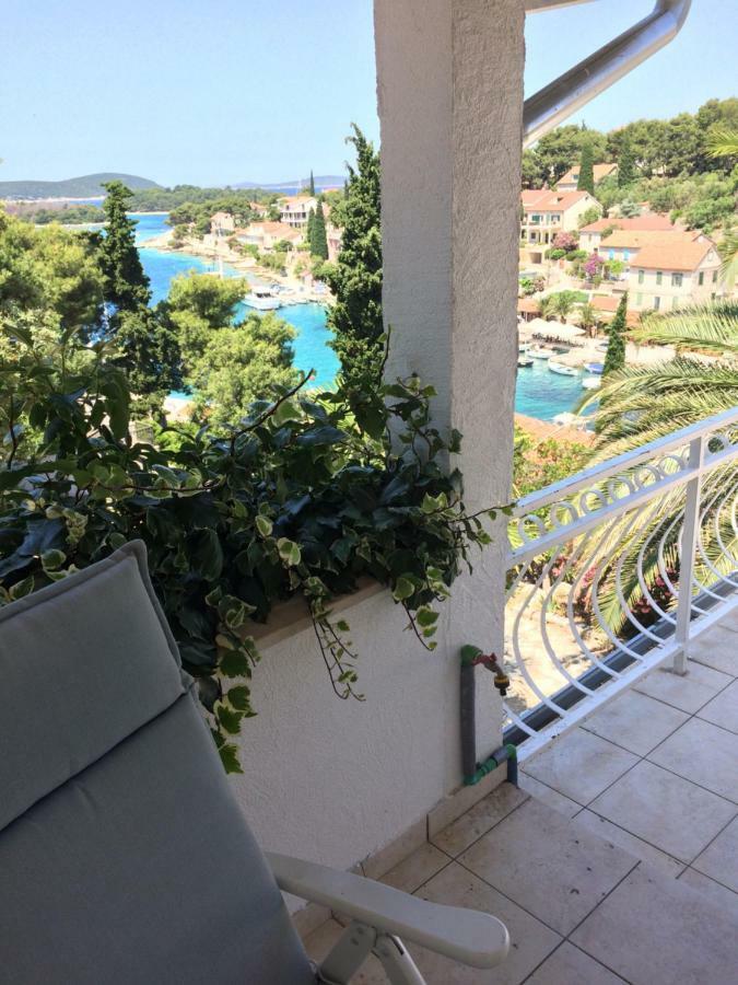 Apartment In Maslinica 70M From The Sea Dış mekan fotoğraf