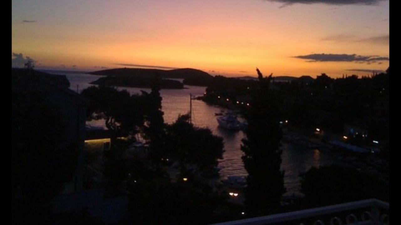 Apartment In Maslinica 70M From The Sea Dış mekan fotoğraf