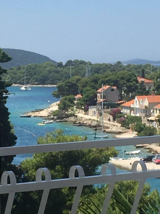 Apartment In Maslinica 70M From The Sea Dış mekan fotoğraf